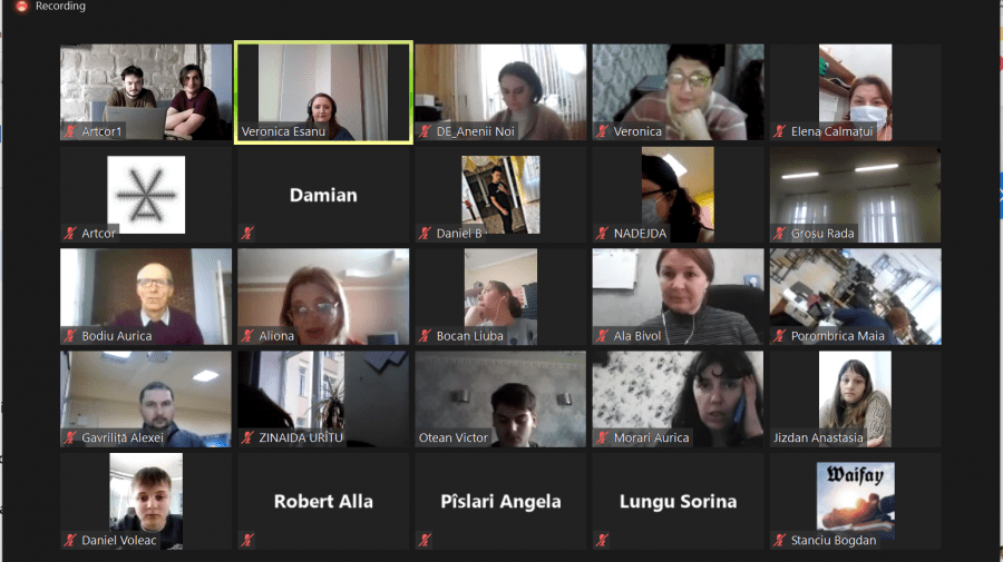 60 de elevi și profesori pasionați de crearea videourilor cu telefonul au dezvoltat abilități de storytelling