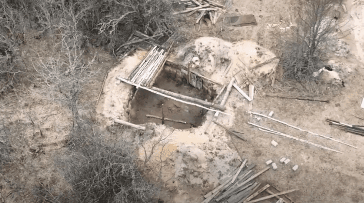 VIDEO Tabăra militarilor ruși, abandonată la Cernobîl, văzută de la înălțime. Au săpat tranșee în solul radioactiv