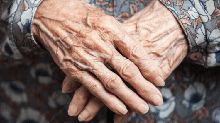 Pensie minimă mai mare începând cu 1 mai 2025. Se vor majora și indemnizațiile la nașterea copiilor