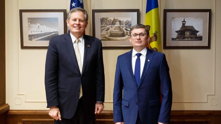 Steve Daines a trecut pe la Parlament și Ministerul de Externe. Discuțiile s-au redus la securitatea din regiune