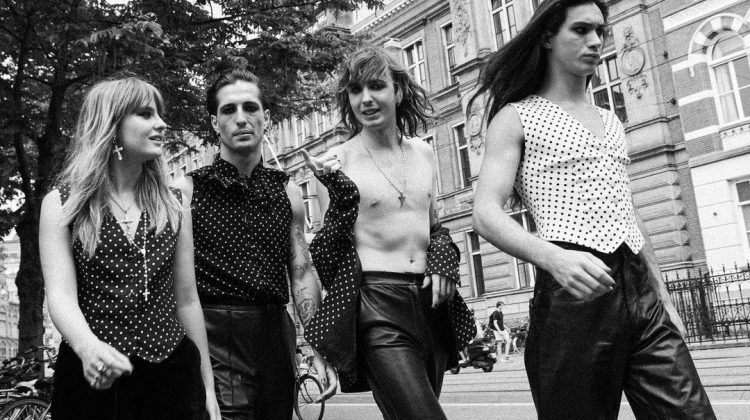 VIDEO Trupa „Maneskin”, care a obținut primul loc la Eurovision, a venit cu un mesaj de solidaritate pentru Ucraina