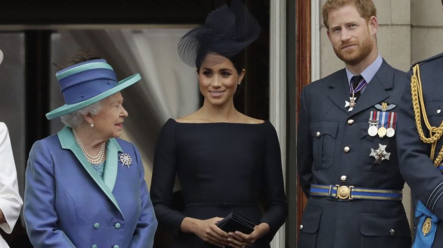 Vizita discretă a ducilor de Sussex la regină. Suverana britanică ar avea probleme de sănătate și s-ar mișca cu greu