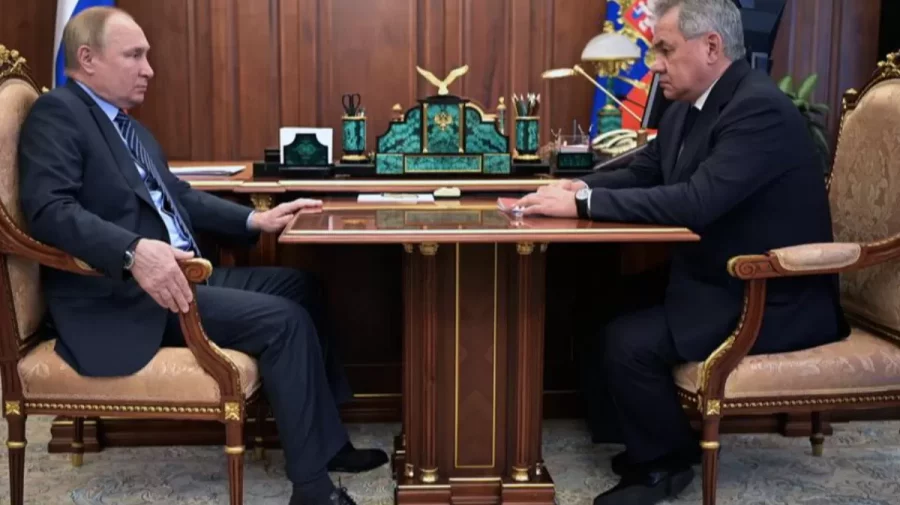 Șoigu îi aduce vestea mult așteptată lui Putin: Dragă Vladimir Vladimirovici, forțele noastre au eliberat Mariupolul