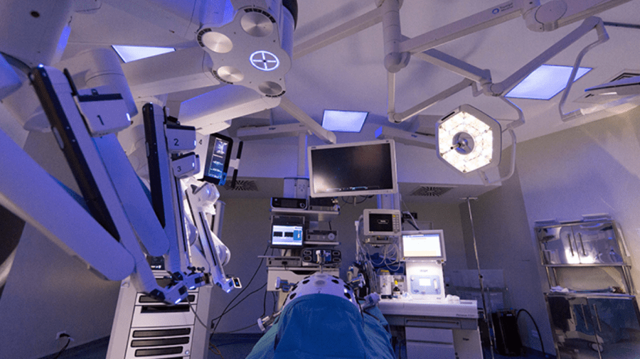 Sunt posibile intervențiile chirurgicale de la distanță! Cum îi ajută un simplu joystick pe medici