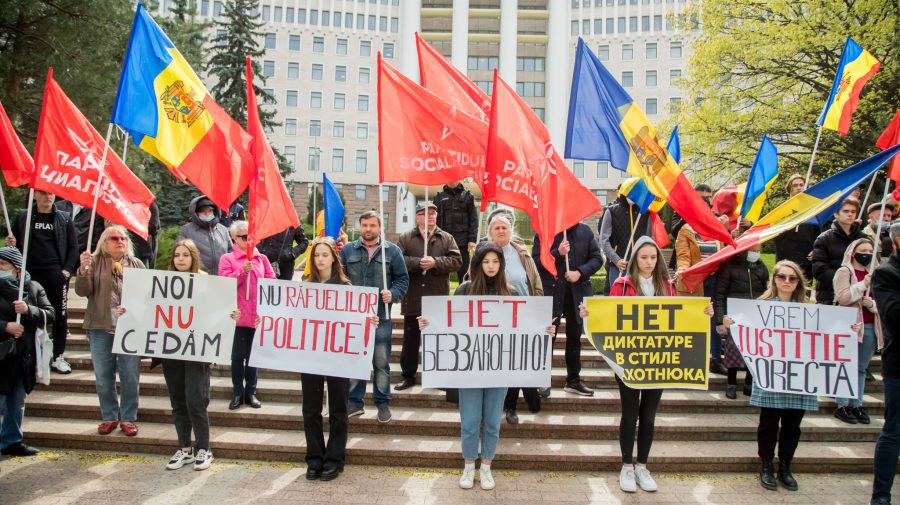 După două zile de pauză, PSRM reia protestele. Drapelele de partid le lasă acasă