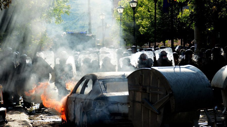 VIDEO Soldați NATO, răniți in ciocnirile din Kosovo. PRESA: Au suferit și militari din Moldova