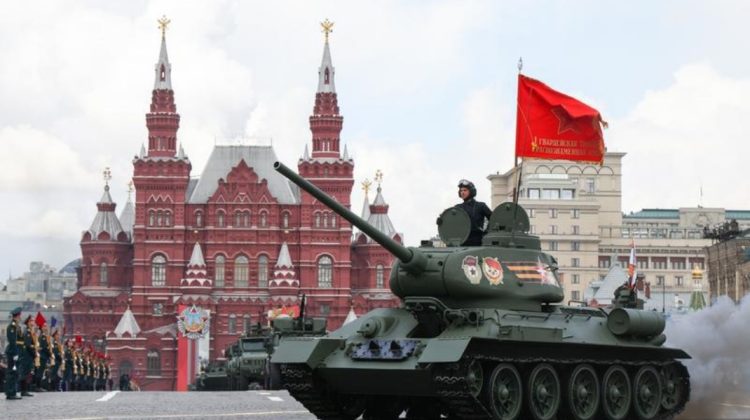 VIDEO Cum ironizează armata ucraineană „tancul singuratic” scos la defilare în Piața Roșie de Ziua Victoriei