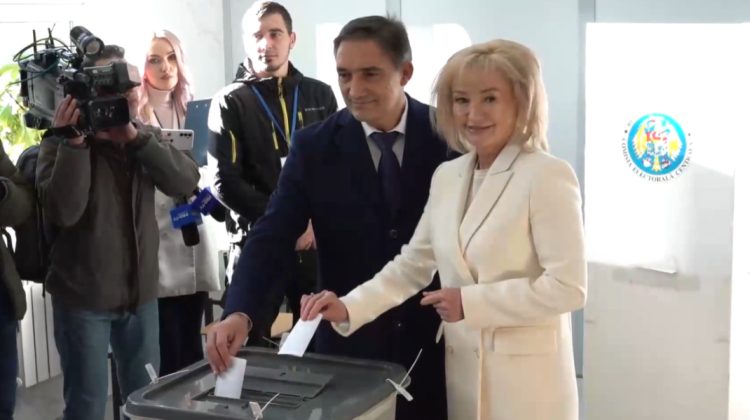 VIDEO Alexandr Stoianoglo, candidat la funcția de președinte al țării, a votat: Pentru o Moldovă care respectă oamenii