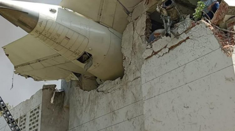 Au apărut primele indicii în ancheta prăbușirii avionului din India