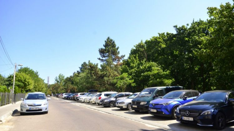 200 de locuri noi de parcare sunt amenajate pe strada Burebista din capitală
