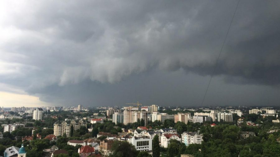 Meteorologii anunță ploi și cer noros după zilele toride