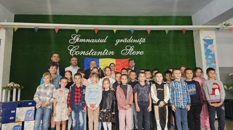 Rechizite pentru 15.000 de copii din toată țara, prin programul „Cutia preșcolarului și școlarului”