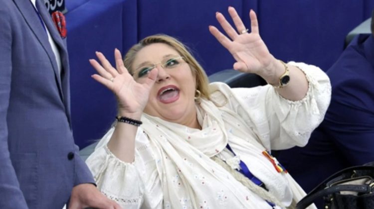 Justiția română cere Parlamentului European ridicarea imunității Dianei Șoșoacă, acuzată de 11 infracțiuni