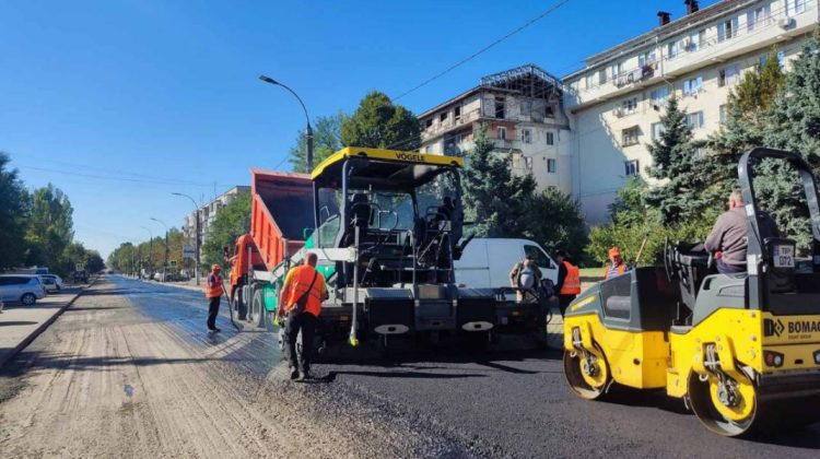 Municipalitatea a început asfaltarea străzii Maria Drăgan din sectorul Ciocana. Ce lucrări urmează