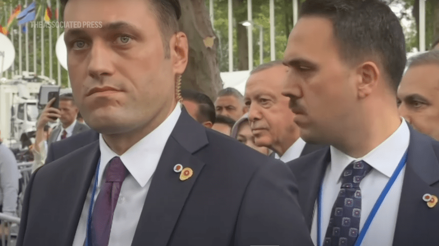 VIDEO După Macron, și Erdogan a pățit-o la New York. Liderului turc nu i s-a permis deplasare, până nu a trecut Trump