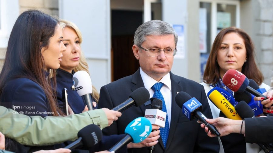 VIDEO Igor Grosu și soția sa au votat: „Ne batem pentru o majoritate parlamentară proeuropeană”