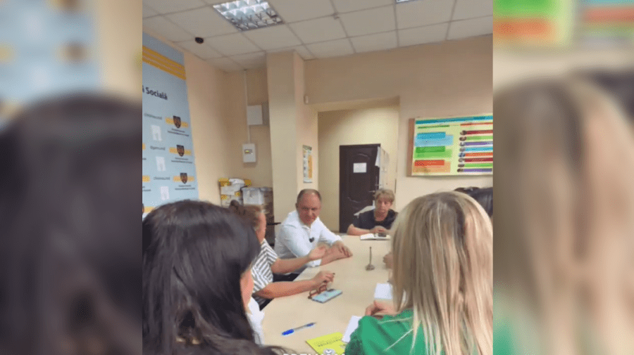 Ion Ceban a discutat cu asistenții sociali problemele sărăciei din Moldova: Bătrânii își iau 6 cartofi pentru trei zile