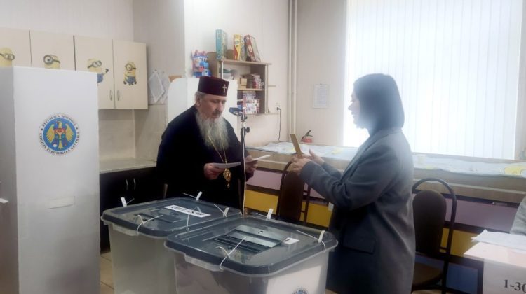 Mitropolitul Basarabiei a votat: „Este un moment de mare răspundere pentru fiecare dintre noi”
