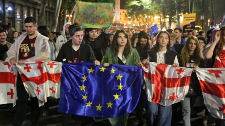 Cardul european pentru tineret ajunge în Georgia: reduceri în 40 de țări