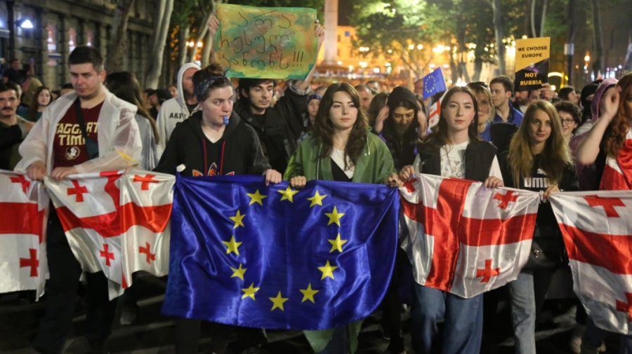 Cardul european pentru tineret ajunge în Georgia: reduceri în 40 de țări