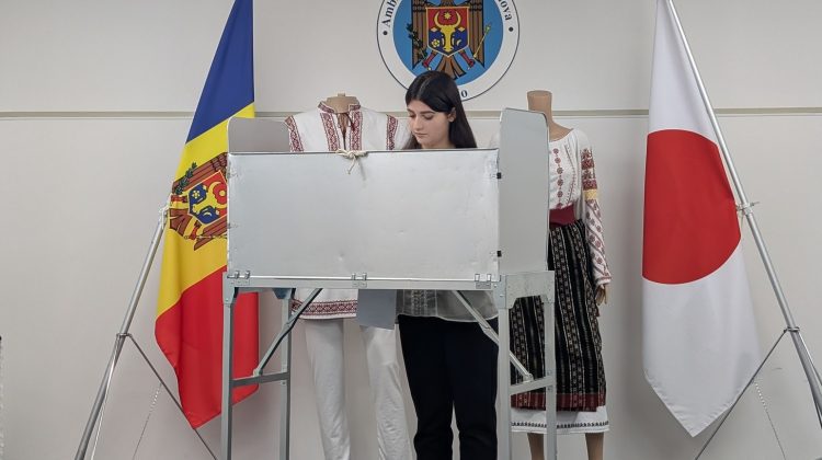 VIDEO Primul vot la Tokyo: O studentă din Moldova deschide procesul electoral în Japonia