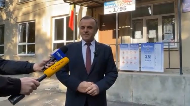 Vasile Tarlev a votat: „Dorim în primul rând pace pentru Moldova, o consolidare a poporului moldovenesc”