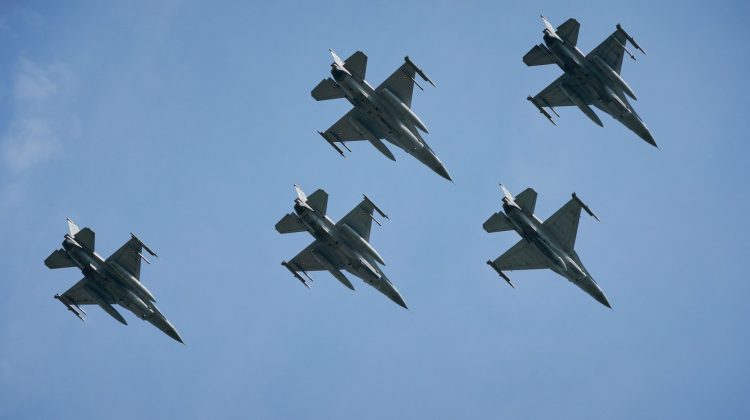 Polonia activează apărarea aeriană în contextul atacurilor masive ale Rusiei