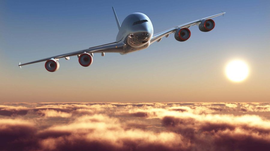 Flăcări sub un avion care a aterizat noaptea la București. Aeronava transporta 225 de pasageri