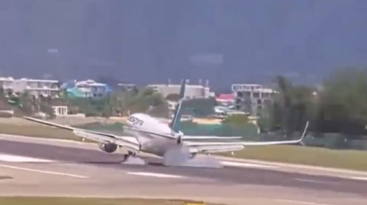 Panica la bord: trenul de aterizare s-a rupt după un impact violent cu pista