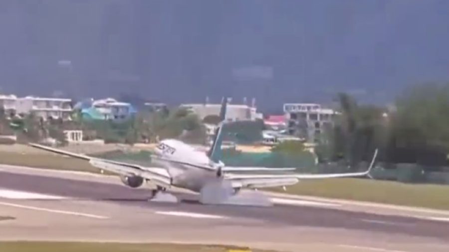 Panica la bord: trenul de aterizare s-a rupt după un impact violent cu pista