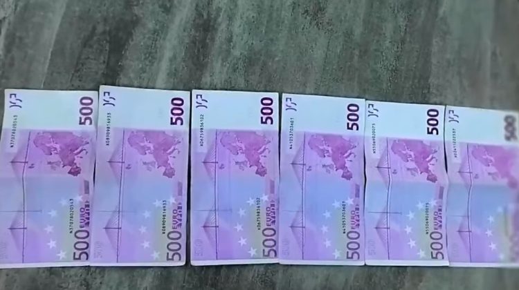 VIDEO A fost încătușat chiar în fața Catedralei! Pentru ce a cerut un bărbat mii de euro