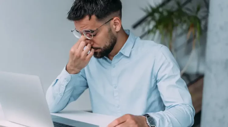 Schimbări pe piața muncii în toată lumea: Bărbații riscă să câștige mai puțin decât femeile