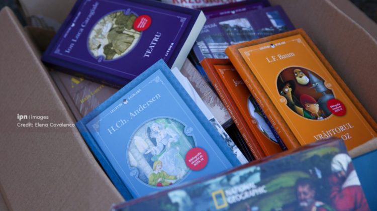 FOTO Cadou pentru cititori! Guvernul României a donat aproximativ 80 de mii de cărți Republicii Moldova