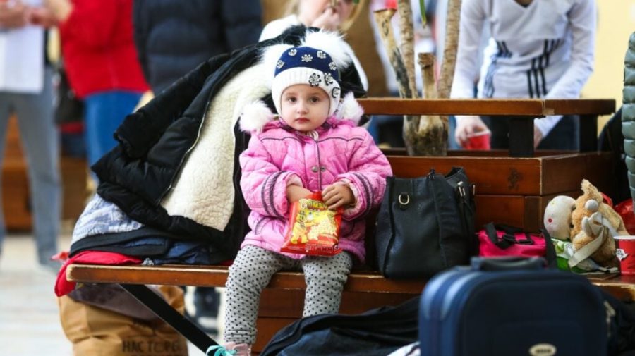 Opt persoane și trei organizații, sancționate de Londra pentru abuzuri asupra copiilor ucraineni