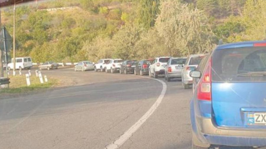 Cozi pe podul dintre Râbnița și Rezina, în ziua alegerilor parlamentare