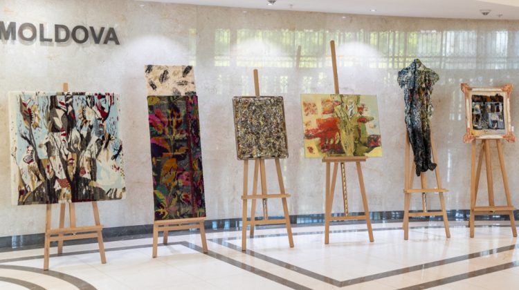 Parlamentul găzduiește expoziția „Simfonia materiei”, semnată de tineri artiști plastici