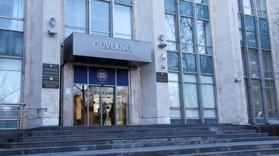 Guvernul își încheie mandatul în momentul validării alegerilor. Atribuțiile pe care le vor avea miniștrii în exercițiu