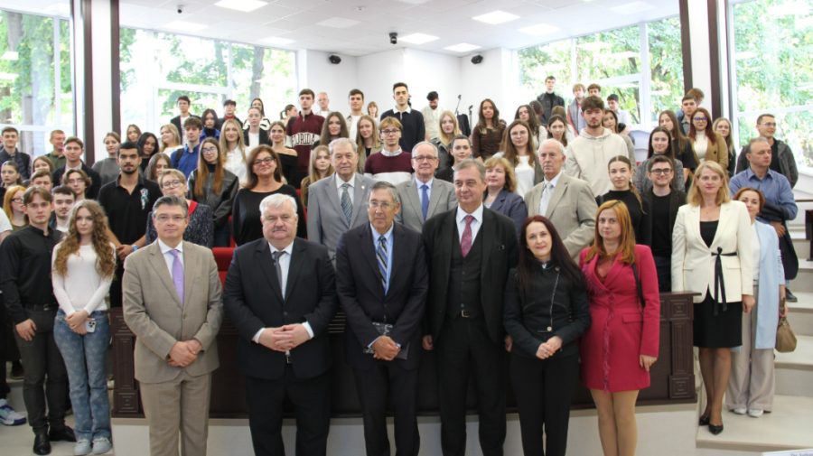 Dezbatere la USM: Cum pot influența alegerile din 2025 relațiile Moldovei cu UE și SUA