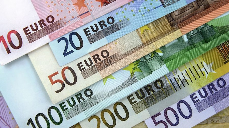 Cât valorează un euro și un dolar? Cursul valutar stabilit de BNM pentru astăzi, 12 septembrie