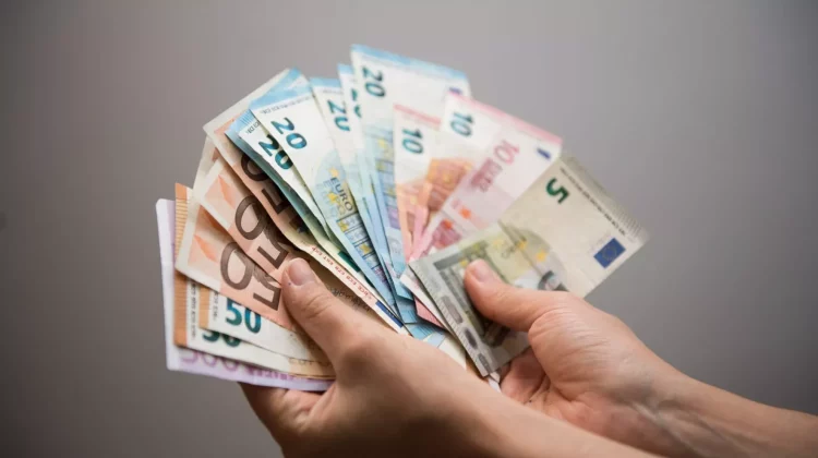 Curs valutar 11 septembrie 2025: Cât valorează un euro și un dolar