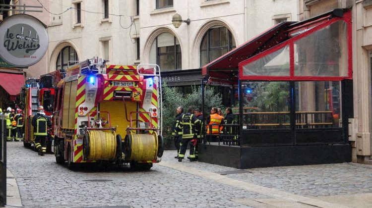 Explozie în centrul orașului Lyon: Cel puțin trei persoane au fost rănite, două fiind în stare gravă
