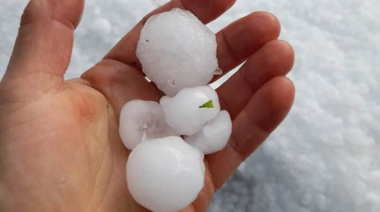 FOTO, VIDEO România, lovită de cod galben de instabilitate atmosferică. În câteva zone a căzut grindină