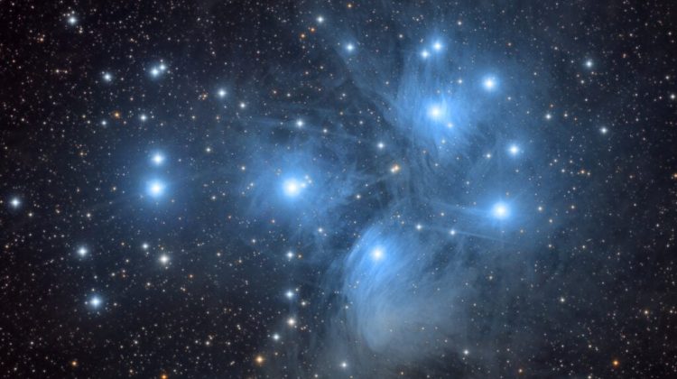 Priveliște spectaculoasă: Luna se află aproape de Pleiade în această noapte