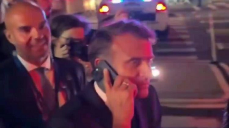 VIDEO Situație fără precedent: Mașina lui Macron, oprită de poliție pentru a-i face coridor verde lui Trump 