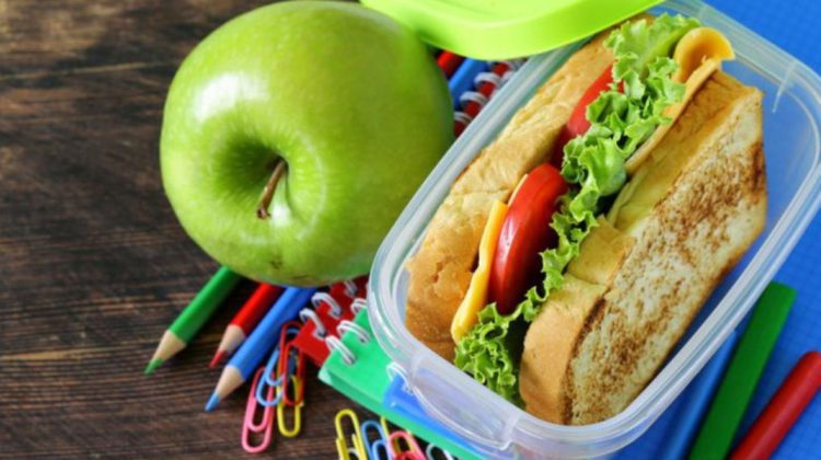 Mic dejun gratuit pentru toți elevii de gimnaziu. Peste 158 de mii de copii beneficiază zilnic de alimentație în școli