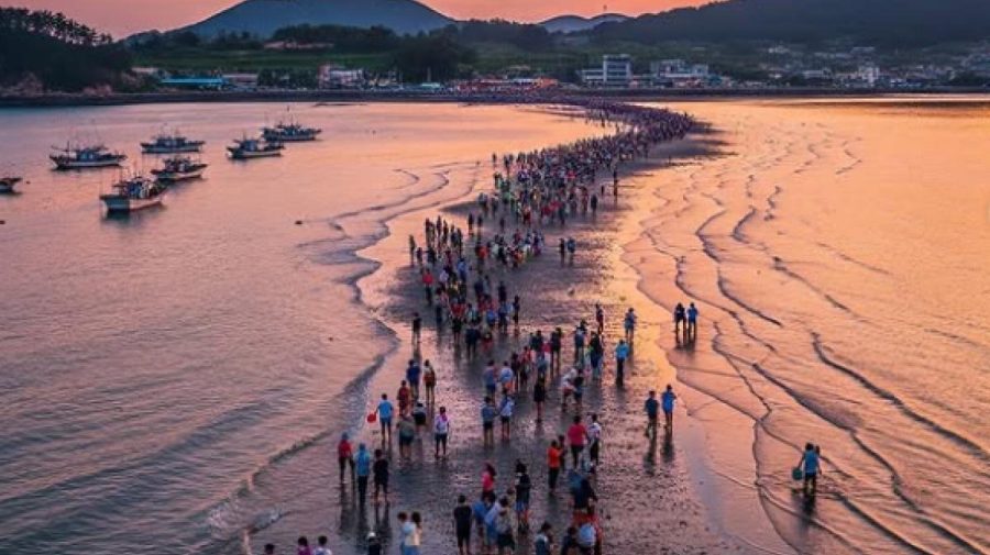 Marea misterioasă din Coreea de Sud care se desparte de două ori pe an, timp de o oră