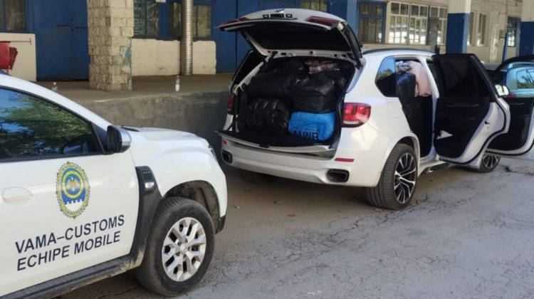 VIDEO Un tânăr a rămas fără BMW. Ce au depistat polițiștii de frontieră în mașină