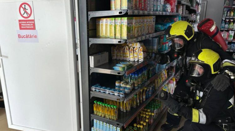 Alarmă într-un centru comercial din Căușeni: Pompierii au simulat un incendiu pentru a-și perfecționa intervențiile