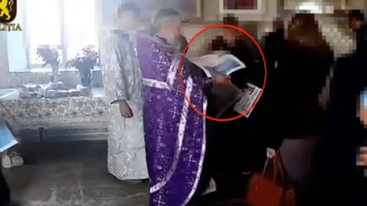 Poliția: Un preot a fost prins cum împarte ziare cu propagandă electorală enoriașilor, în timpul slujbei