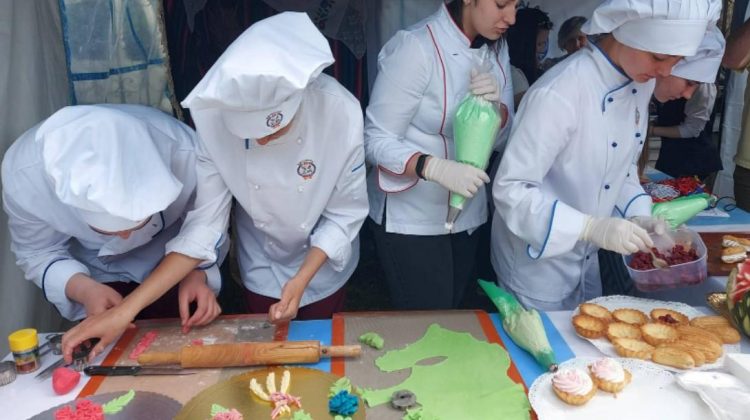 Școlile profesionale așteaptă absolvenții de gimnaziu la studii. Pot fi înmatriculați și cei cu examene nesusținute